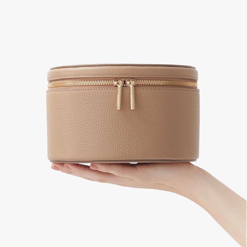Cuyana Leather Wellness Case